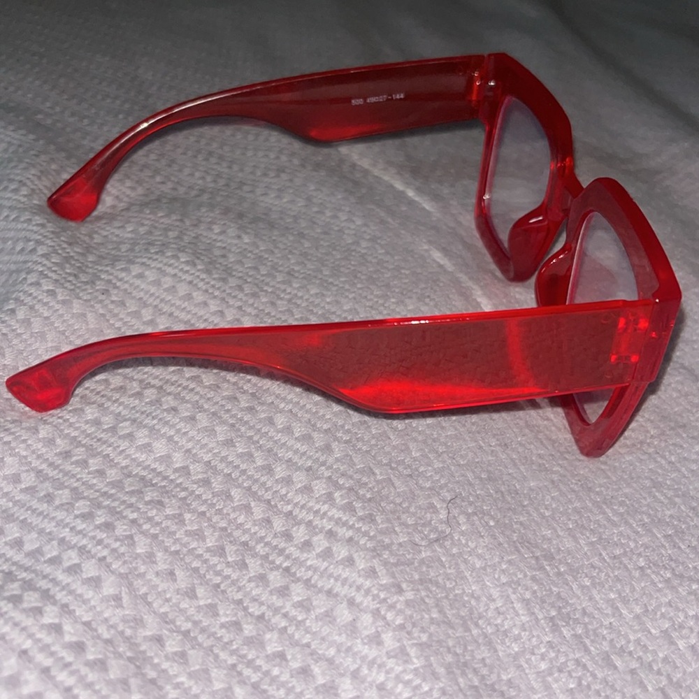 Glasses - Picture 2 of 4